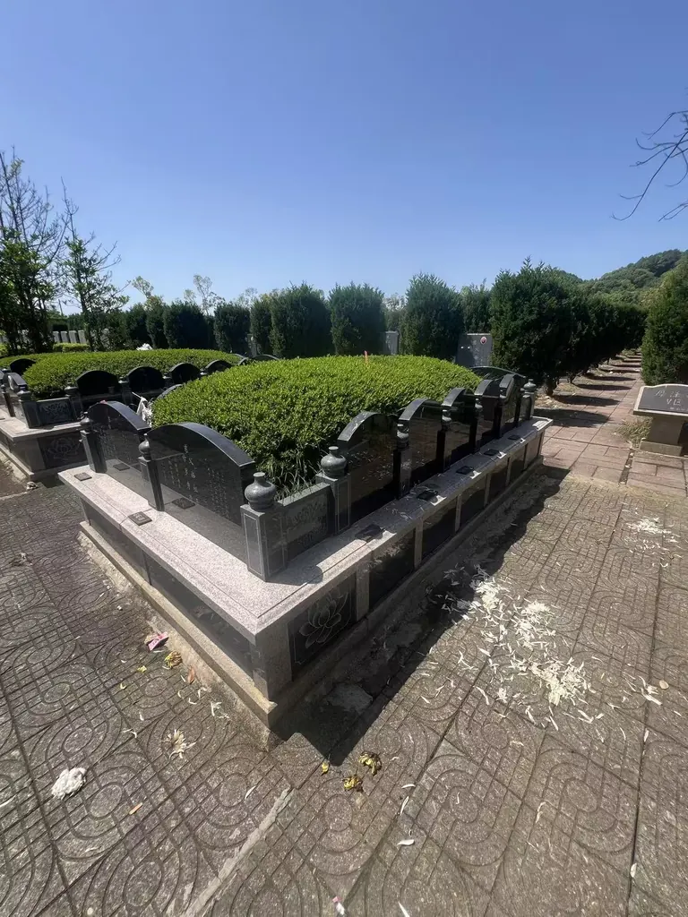 红枫陵园花坛葬生态葬区